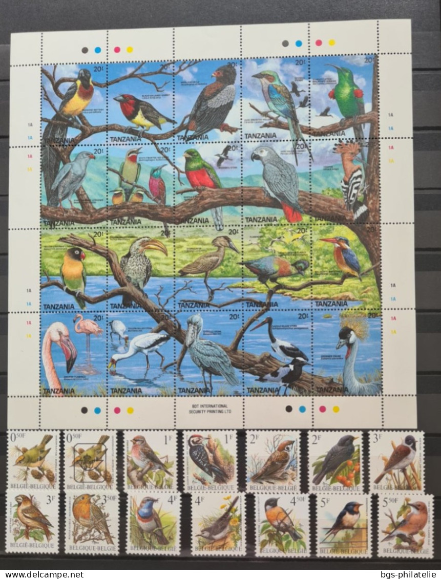 Collection de timbres sur le thème des Oiseaux.