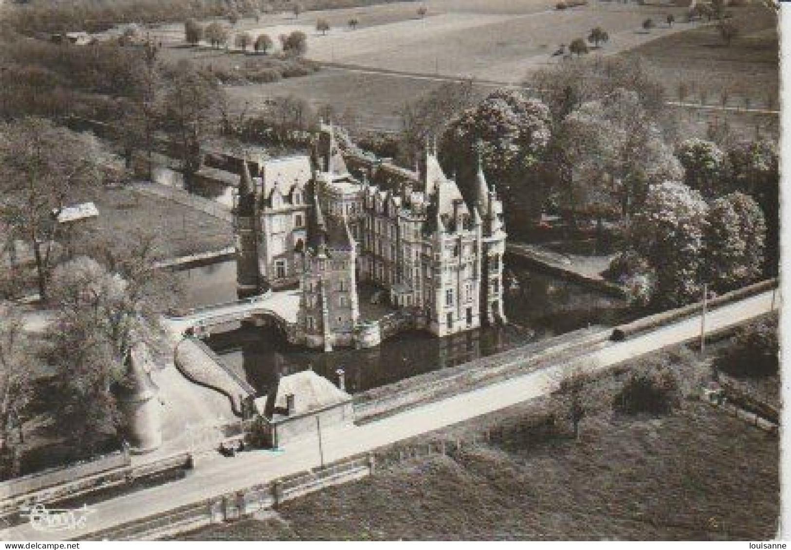 COMBREUX ( 45 ) ENVIRONS  DE  BOISCOMMUN  -  LE  CHÂTEAU   -VUE   AÉRIENNE  - C P M  ( 24  / 5  / 18  ) - Kastelen