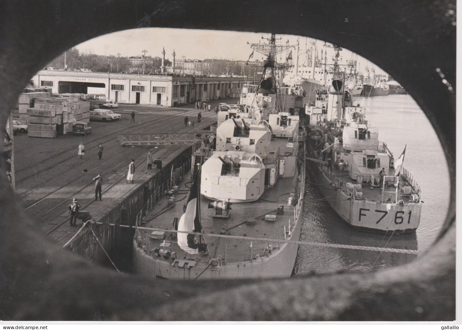 PHOTO PRESSE DEUX ESCORTEURS A BORDEAUX PHOTO A F P DECEMBRE 1970 FORMAT 18 X 13 CMS - Barcos