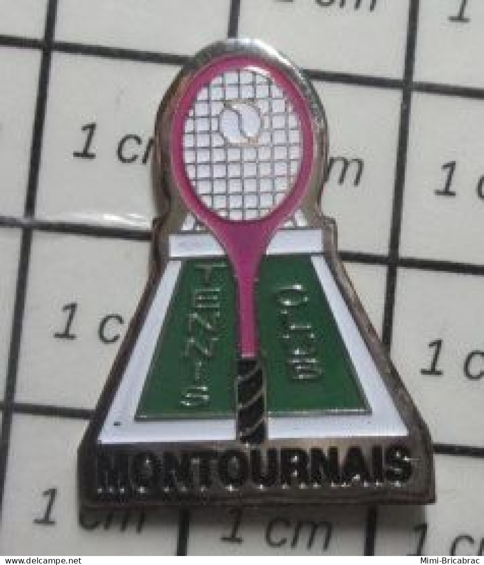 912B Pin's Pins / Beau Et Rare : SPORTS / BALLE DE TENNIS BLANCHE ? TC MONTOURNAIS Pas Encore Venu - Tennis