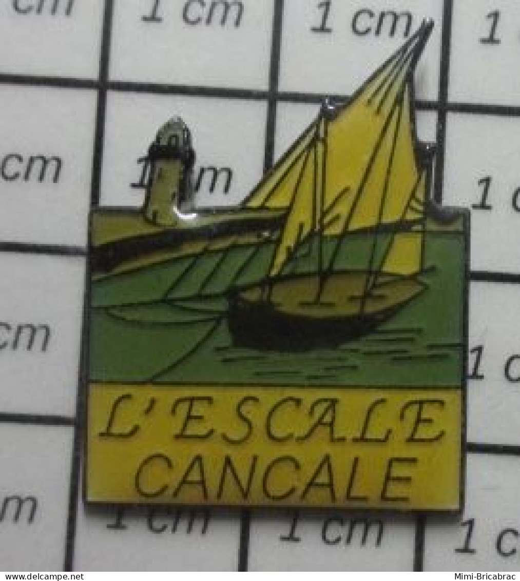 310c Pin's Pins / Beau Et Rare / BATEAUX / BARQUE DE PECHE VOILIER L'ESCALE CANCALE - Bateaux