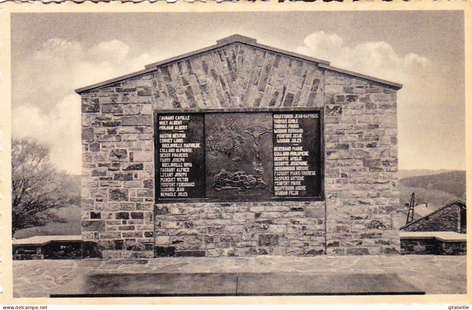 ODEIGNE - Manhay - Monument Aux Morts Guerre 1940-1945 - Manhay