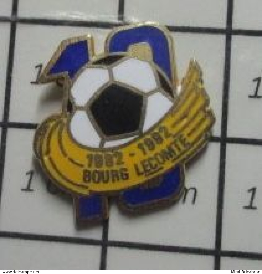 1515A Pin's Pins / Beau Et Rare / SPORTS / CLUB FOOTBALL BOURG LECOMTE Et Après Bourg La Reine Si T'as Le Temps - Football