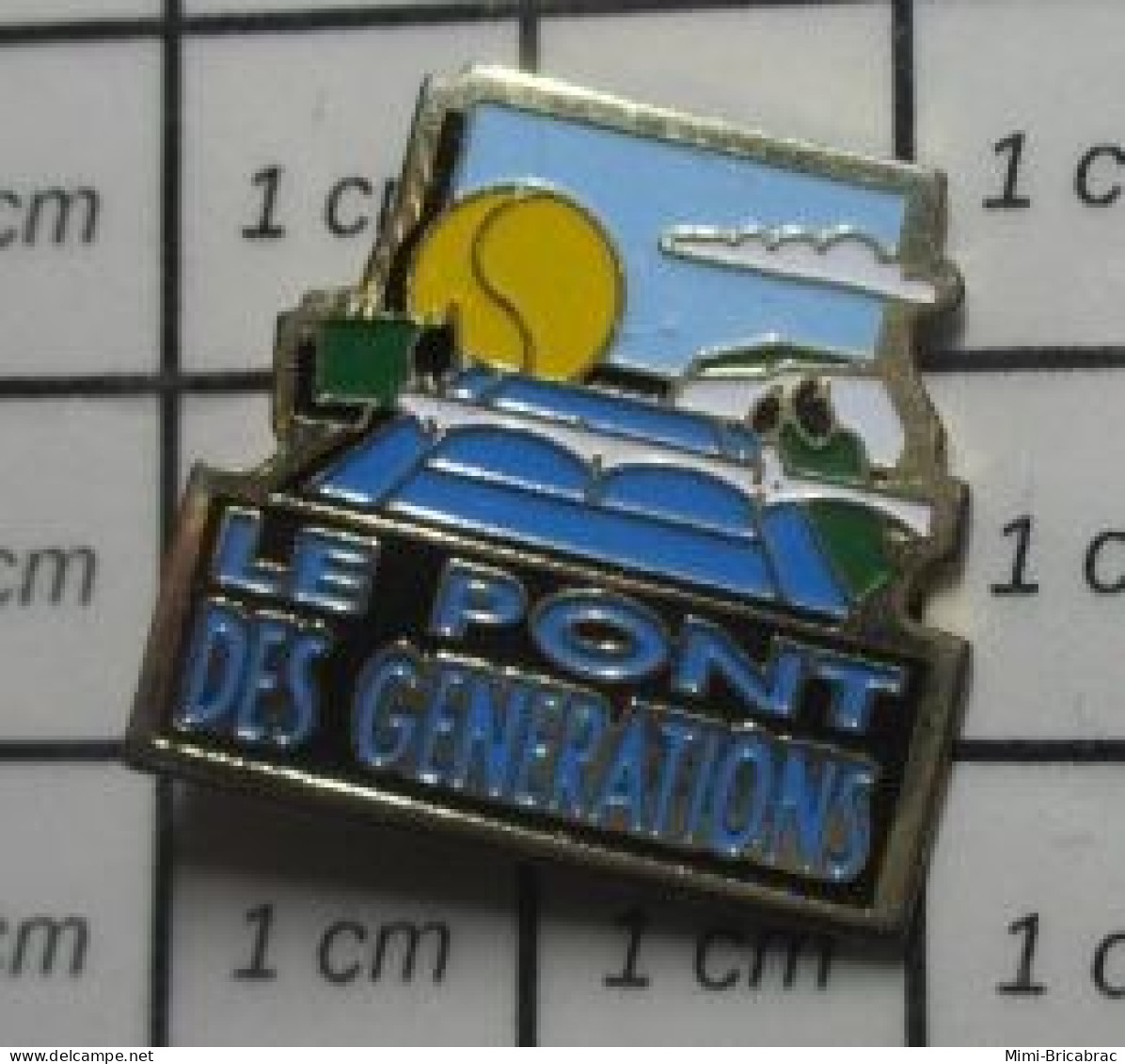 513B Pin's Pins / Beau Et Rare / SPORTS / TENNIS BALLE JAUNE LE PONT DES GENERATIONS - Tennis