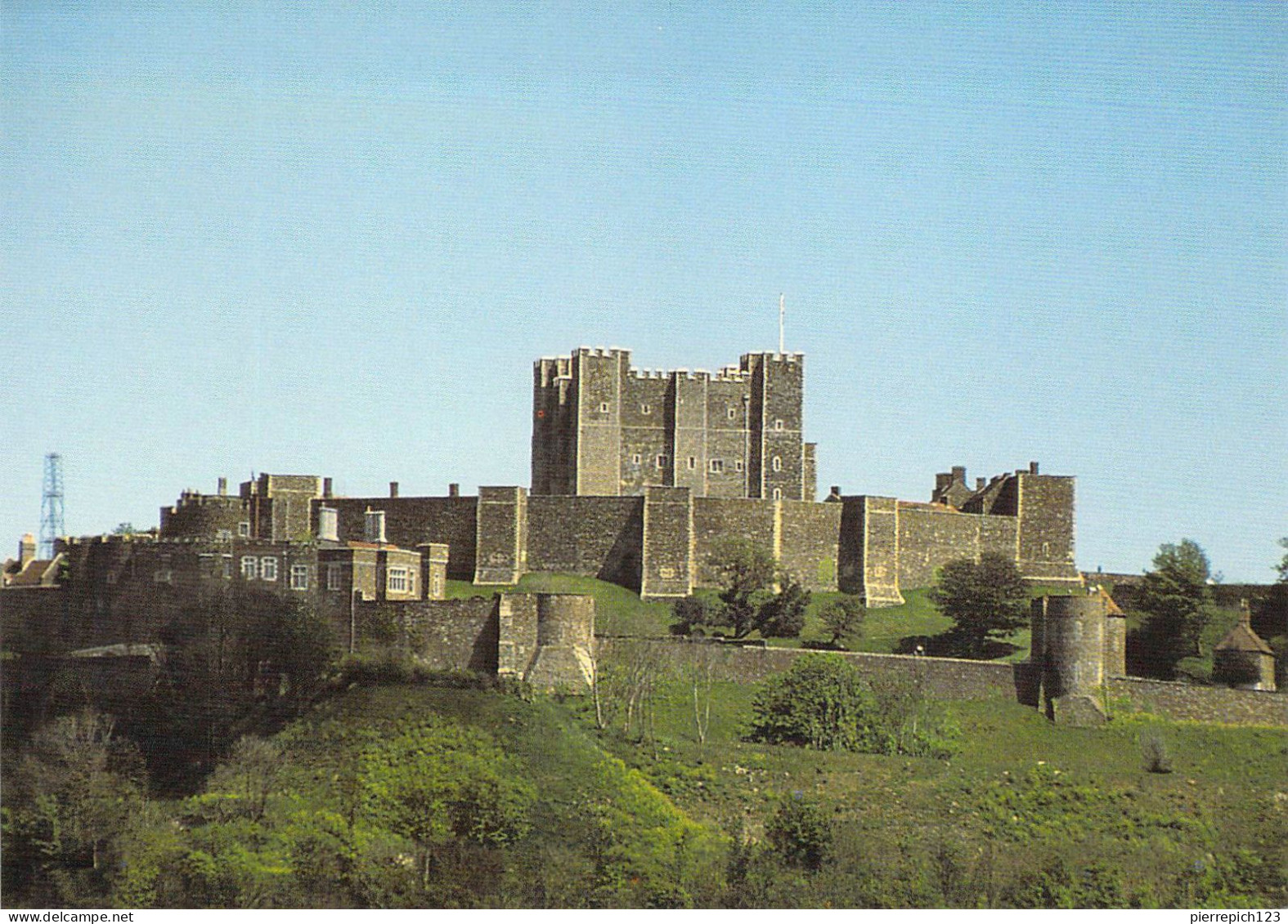Douvres (Dover) - Château - Vue Du Grand Donjon D'Henri II Et Du Mur Intérieur Du Bailey Depuis L'ouest - Dover