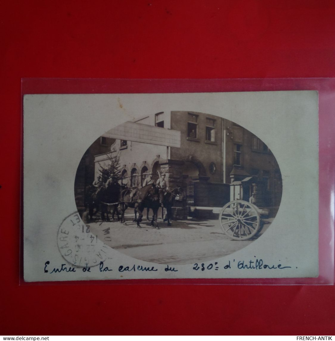 CARTE PHOTO ENTREE DE LA CASERNE DU 230 E D ARTILLERIE - Casernes