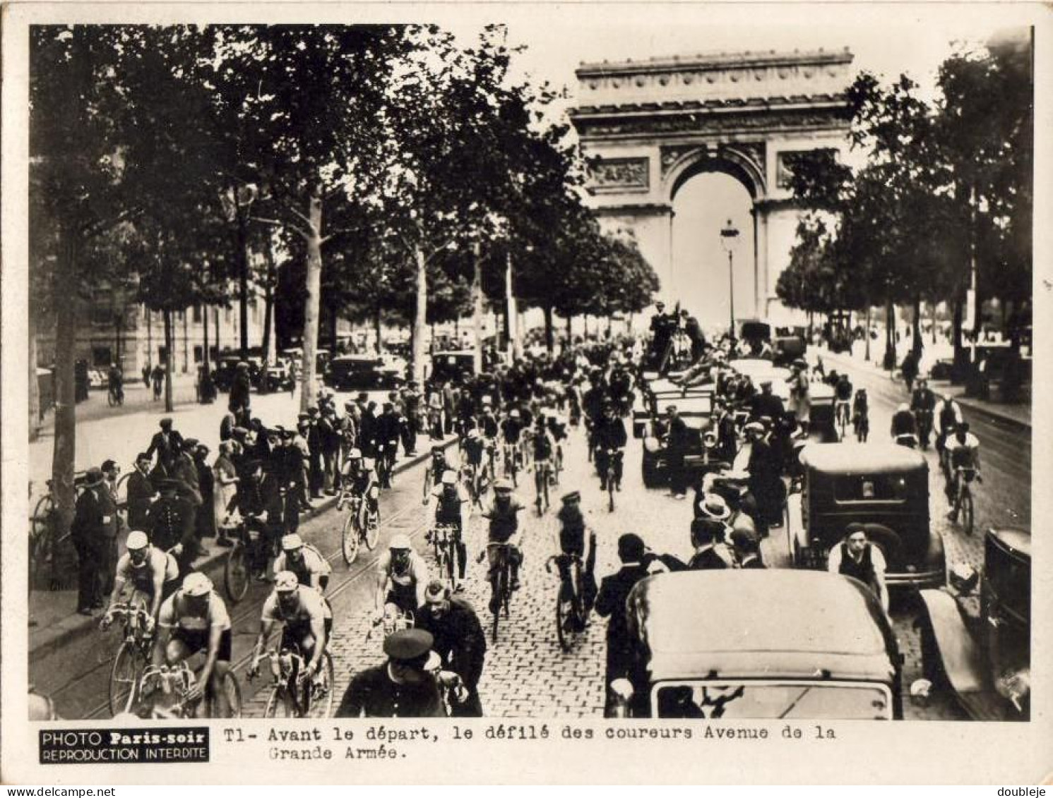 TOUR DE FRANCE 1935  PHOTO PARIS SOIR    .......Avant Le Départ Le Défilé Des Coureurs - Wielrennen