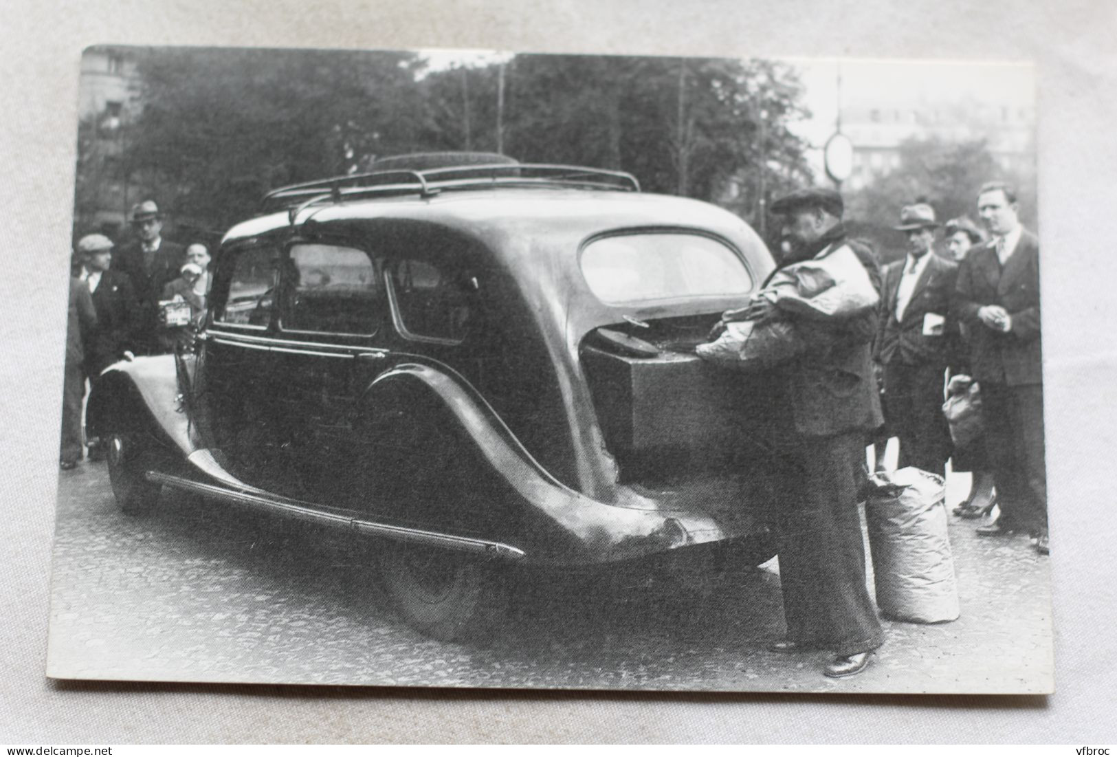 Cpm, Pairs 75, Le Premier Taxi à Gazogène Alimenté à L'anthracite Ou Au Bois 1938 - Toerisme