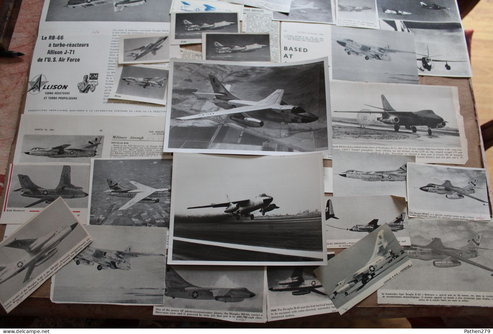 Lot De 112g D'anciennes Coupures De Presse Et Photos De L'aéronef Américain Douglas B-66 "Destroyer" - Luchtvaart