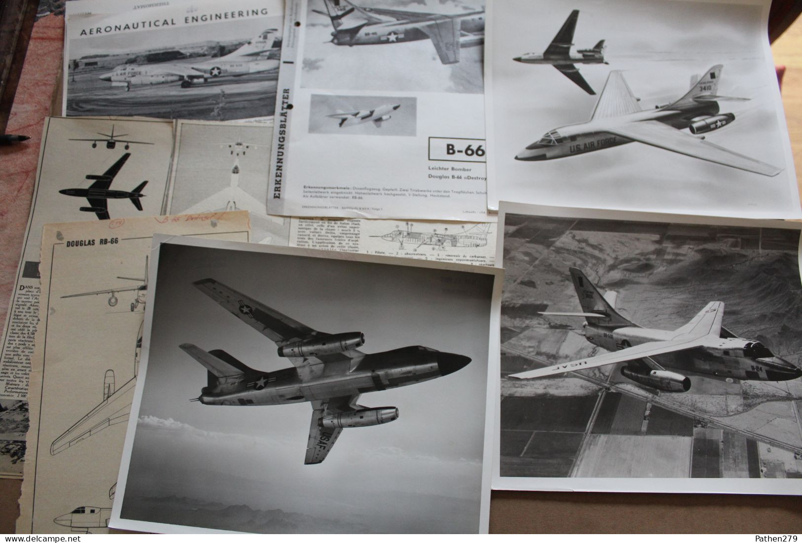 Lot De 112g D'anciennes Coupures De Presse Et Photos De L'aéronef Américain Douglas B-66 "Destroyer" - Aviation