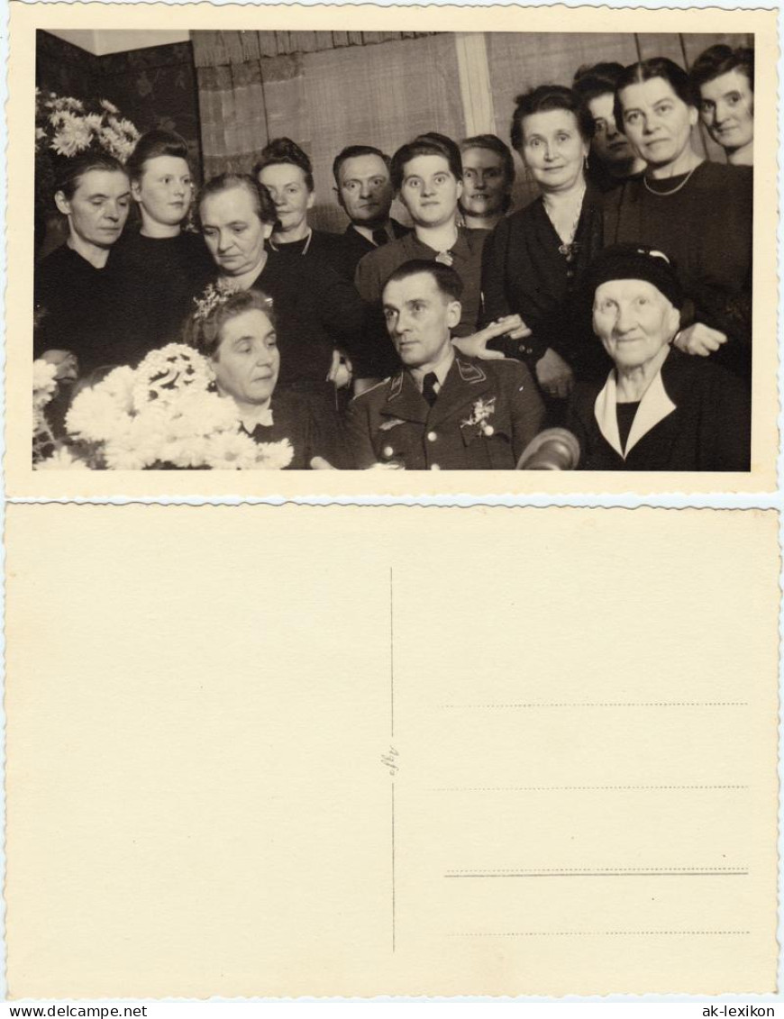 Familienfoto Bei Hochzeit (Silberhochzeit) - In Der Mitte Soldat 1940 Privatfoto - Gruppi Di Bambini & Famiglie