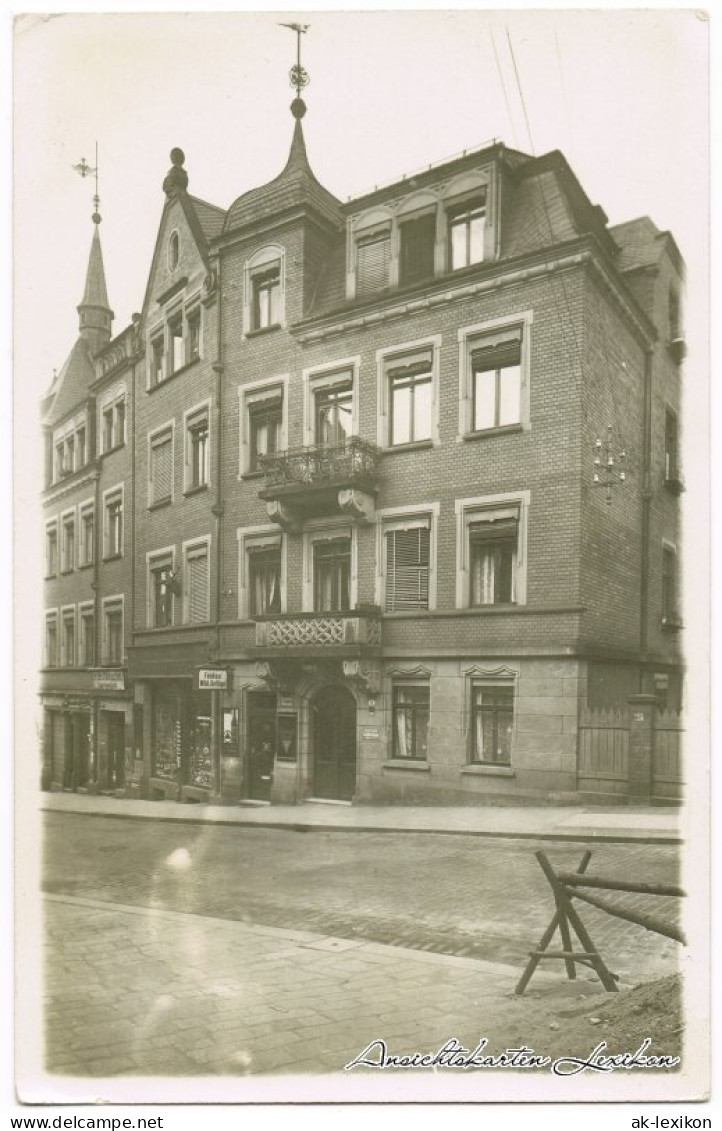 Ansichtskarte  Hausfassade Und Straße 1928  - Te Identificeren