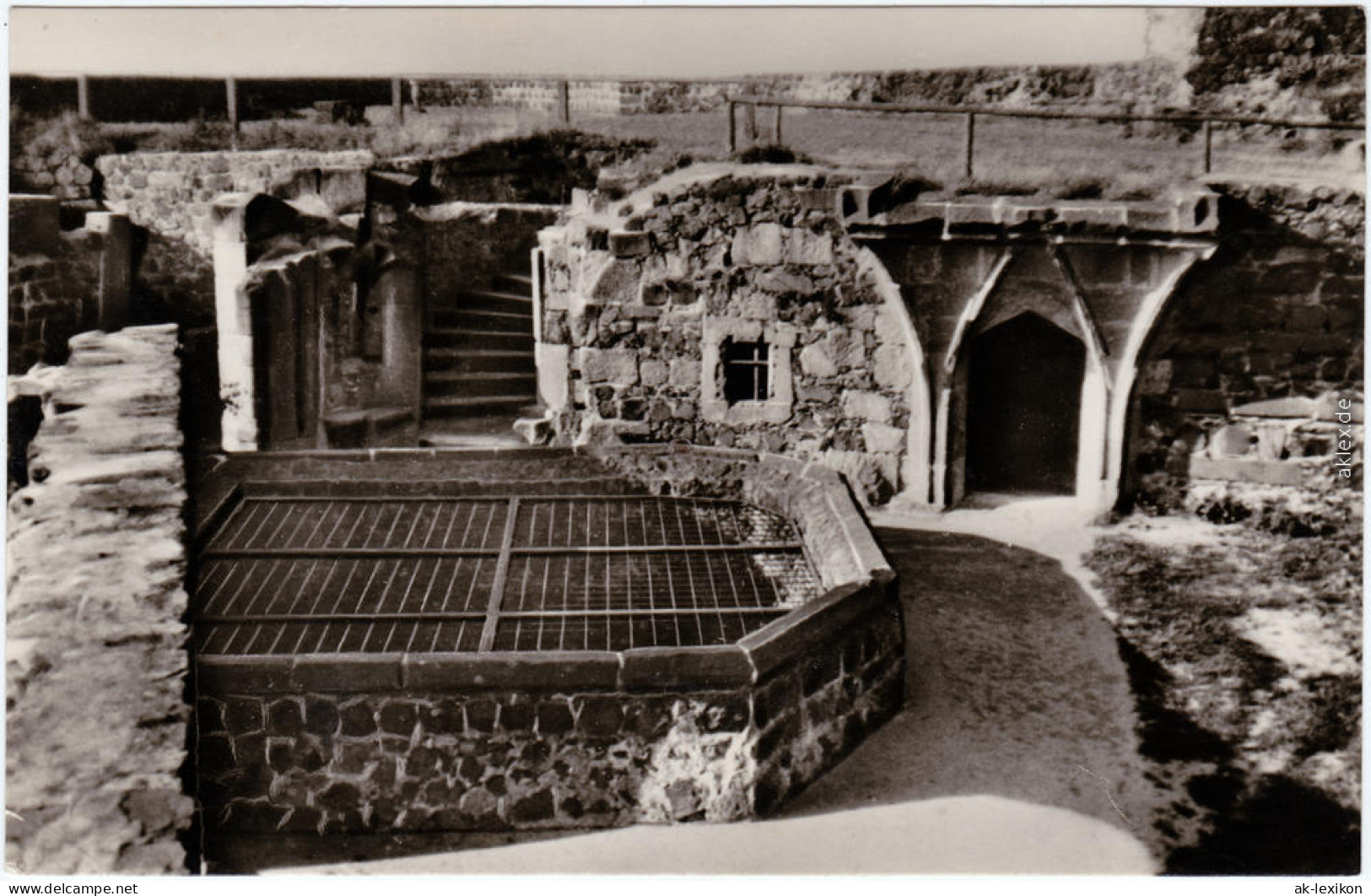 Stolpen Der Vierte Hof Mit 83mdem Untergeschoss Des Bischofshauses 1957 - Stolpen