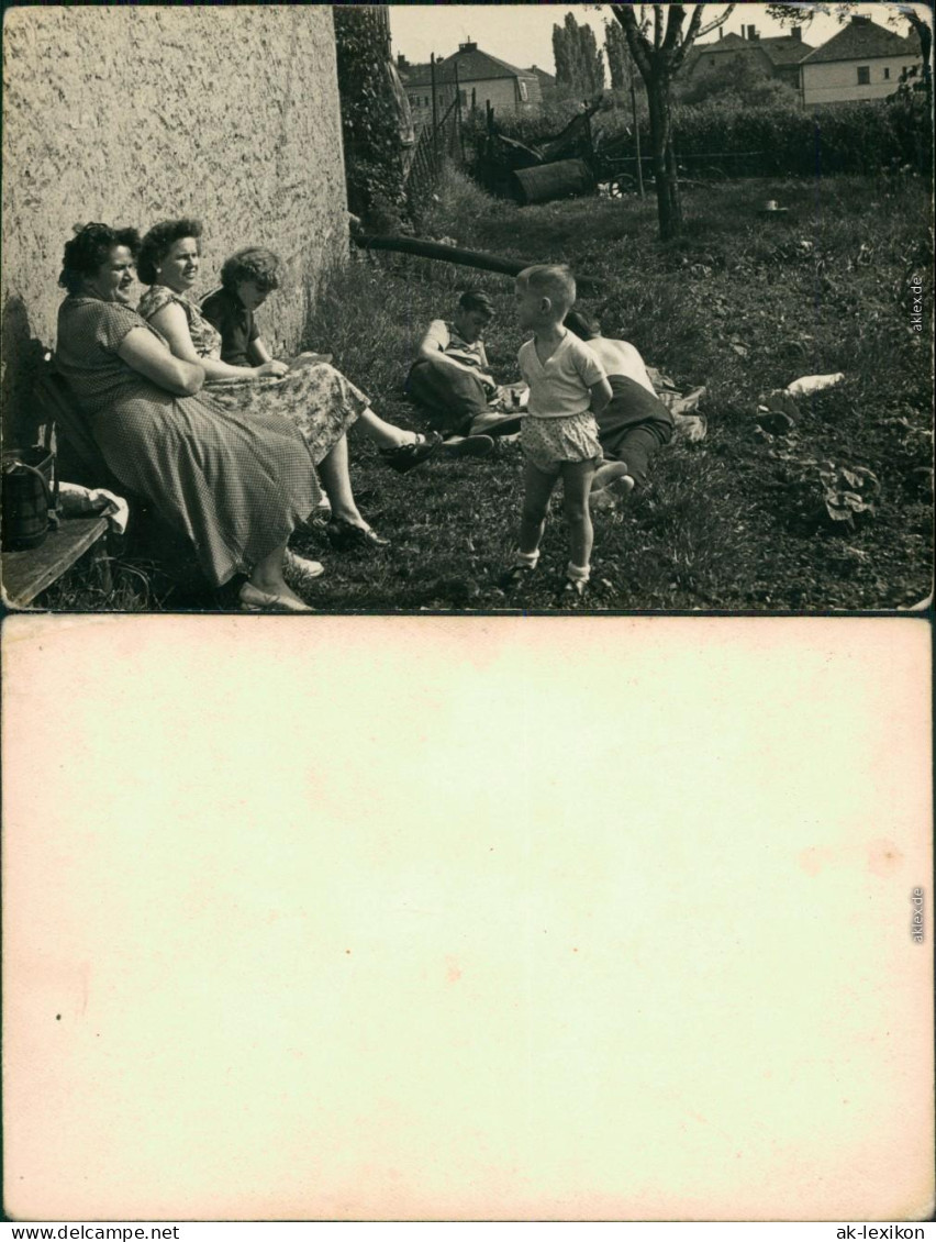 Foto  Menschen / Soziales Leben - Familienfotos 1955 Privatfoto  - Grupo De Niños Y Familias