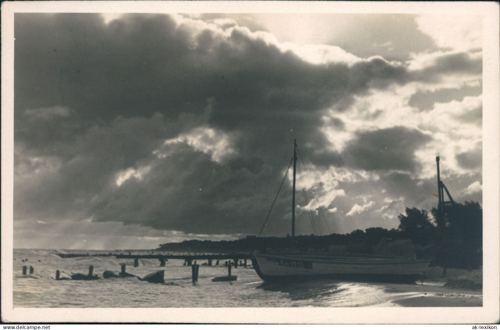 Ansichtskarte Kühlungsborn Morgenstimmung Am Strand, Segelboot 1955 - Kühlungsborn