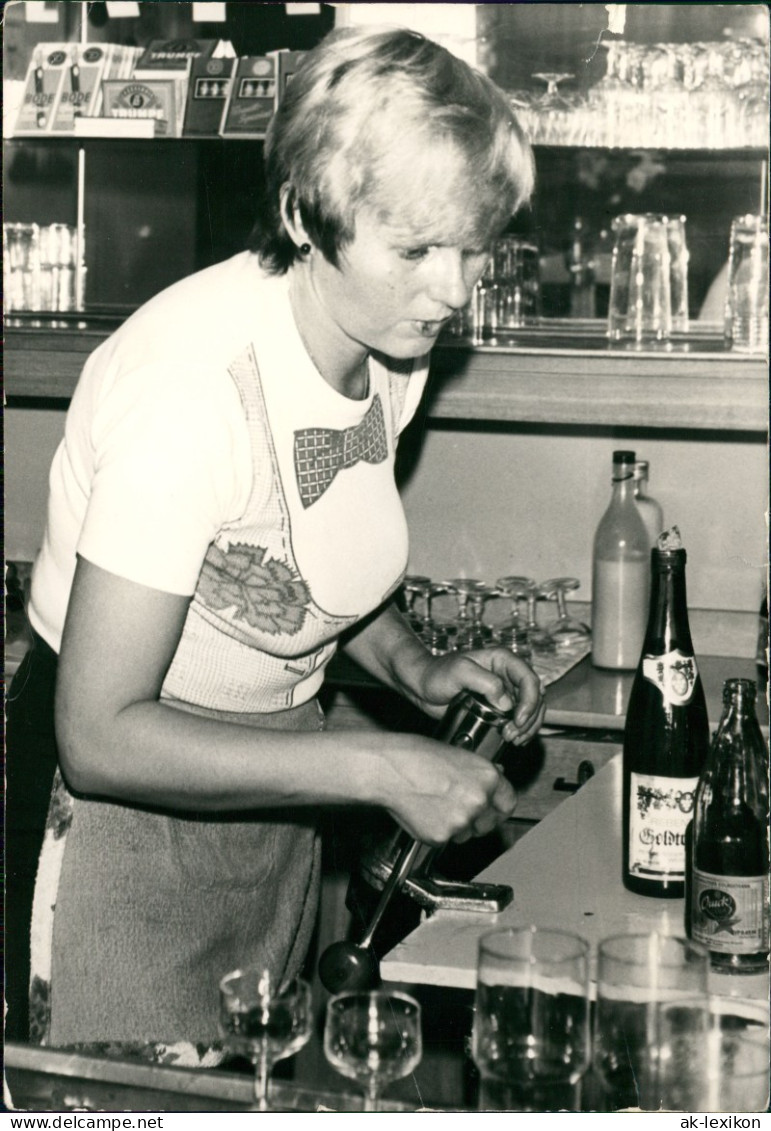 Ansichtskarte  Frau Hinter Der Bar Theke Gaststätten/ Hotels 1961 - Zonder Classificatie