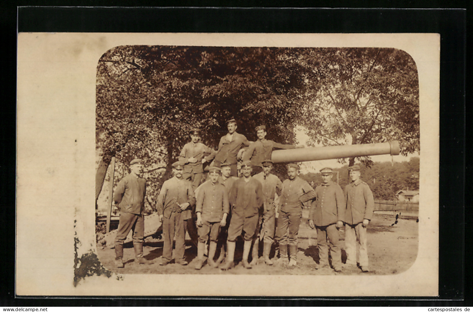 Foto-AK Artilleriesoldaten Mit Einer Kanone  - Weltkrieg 1914-18