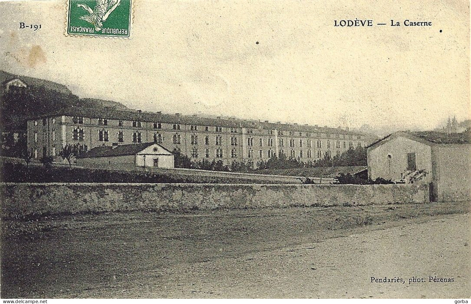 *CPA - 34 - LODEVE - La Caserne - Lodeve