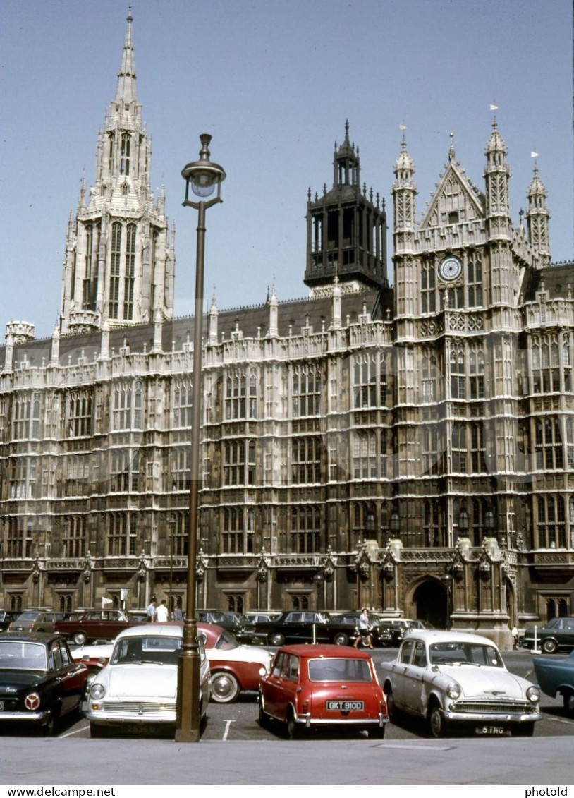 2 SLIDES SET 1969 FORD CORTINA HILLMAN MINI COOPER LONDON UK ENGLAND 35mm DIAPOSITIVE SLIDE Not PHOTO No FOTO NB4116 - Dias