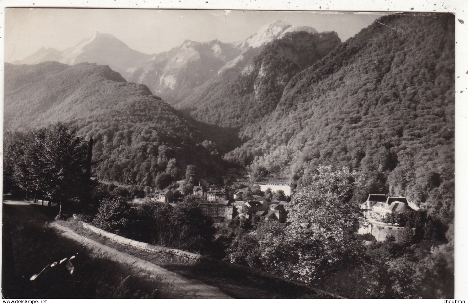 64. EAUX-BONNES . CPA . Edit JOVE. LA VILLE ET LE MASSIF DU GER.. ANNEE 1949 + TEXTE - Eaux Bonnes