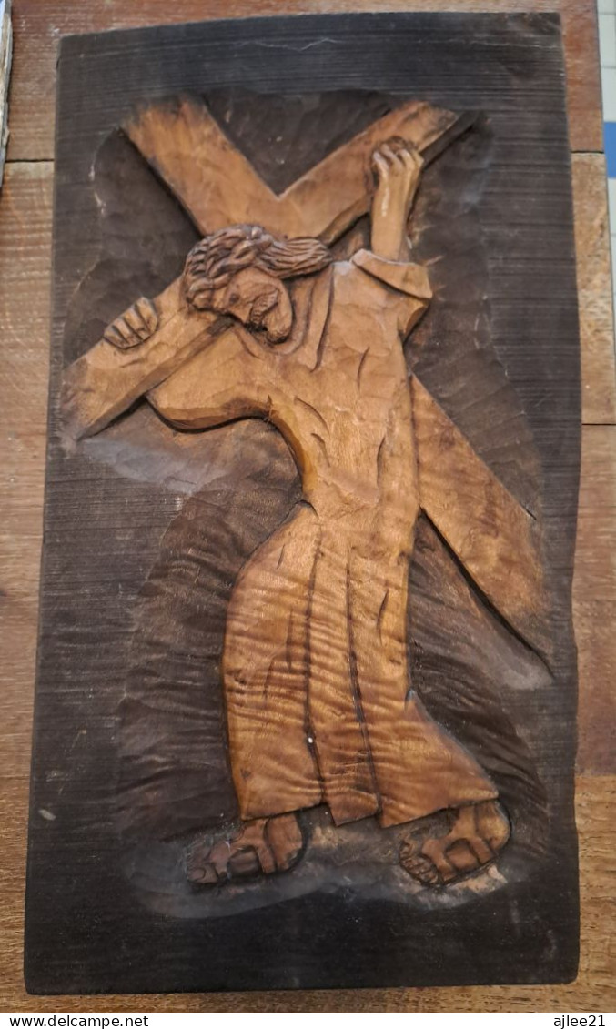 Statue/ Sculpture Figurant Le Christ Portant La Croix. En Bois. - Arte Religioso
