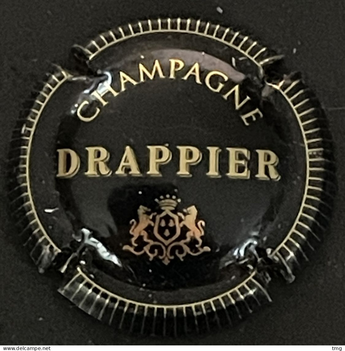 128 - 27 - Drappier André, Drappier Au Centre, écusson En Bas, Noir Et Or Strié(côte 2 €) Capsule De Champagne - Autres & Non Classés