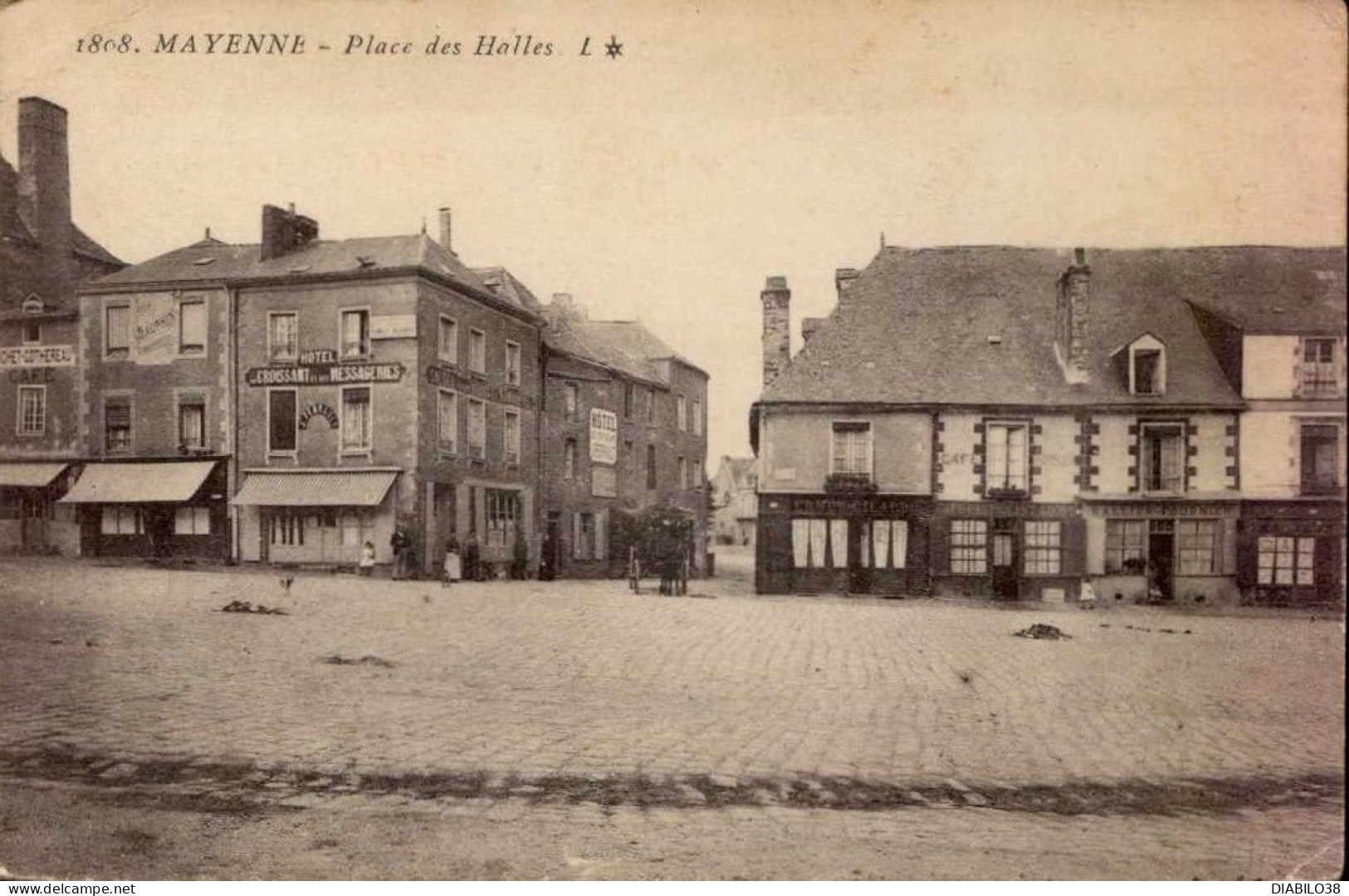 MAYENNE      ( MAYENNE )    PLACE DES HALLES - Mayenne