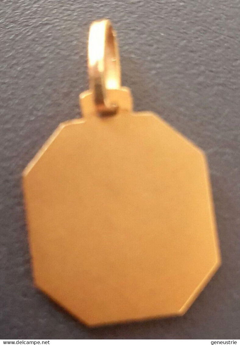 Médaille Plaqué Or Laminé (années 30) Doré Poinçonné "Jésus-Christ" Religious Medal - Religion & Esotérisme