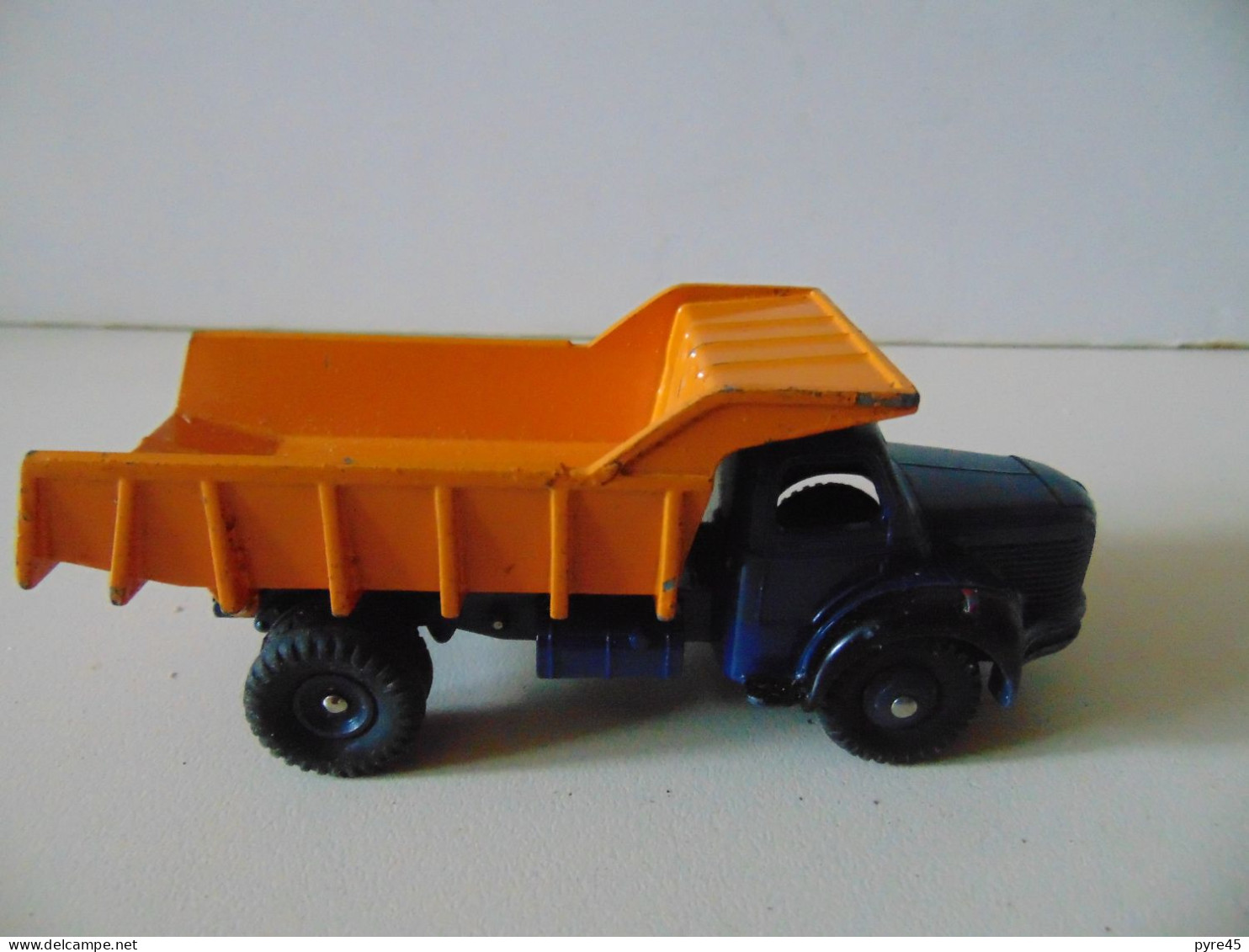 Camion " Berliet Benne Carrières " Dinky Toys, Meccano, Avec Sa Boite - Jouets Anciens
