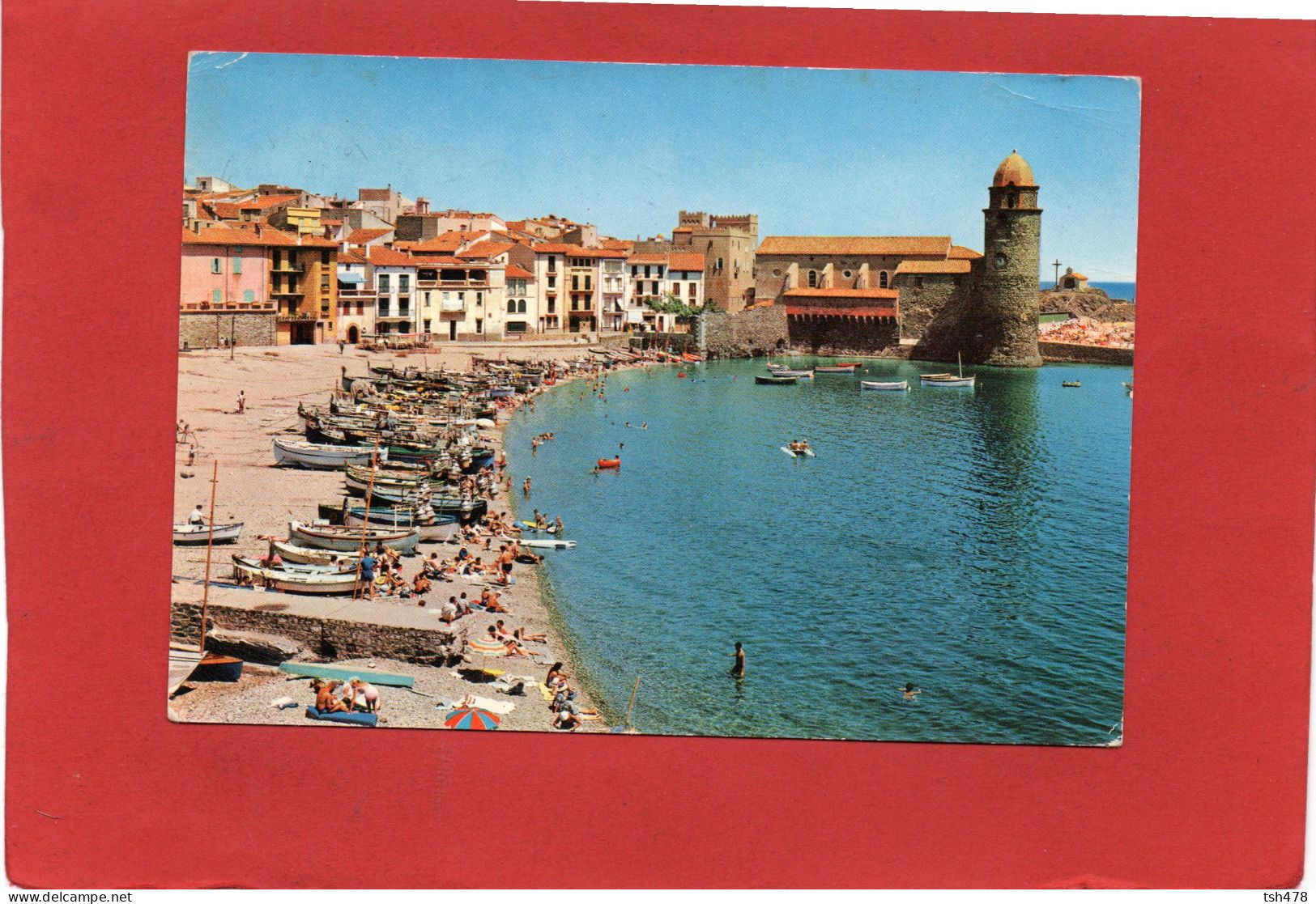 66------COLLIOURE--La Baie--les Barques De Pêche Et L'église Fortifiée---voir 2 Scans - Collioure