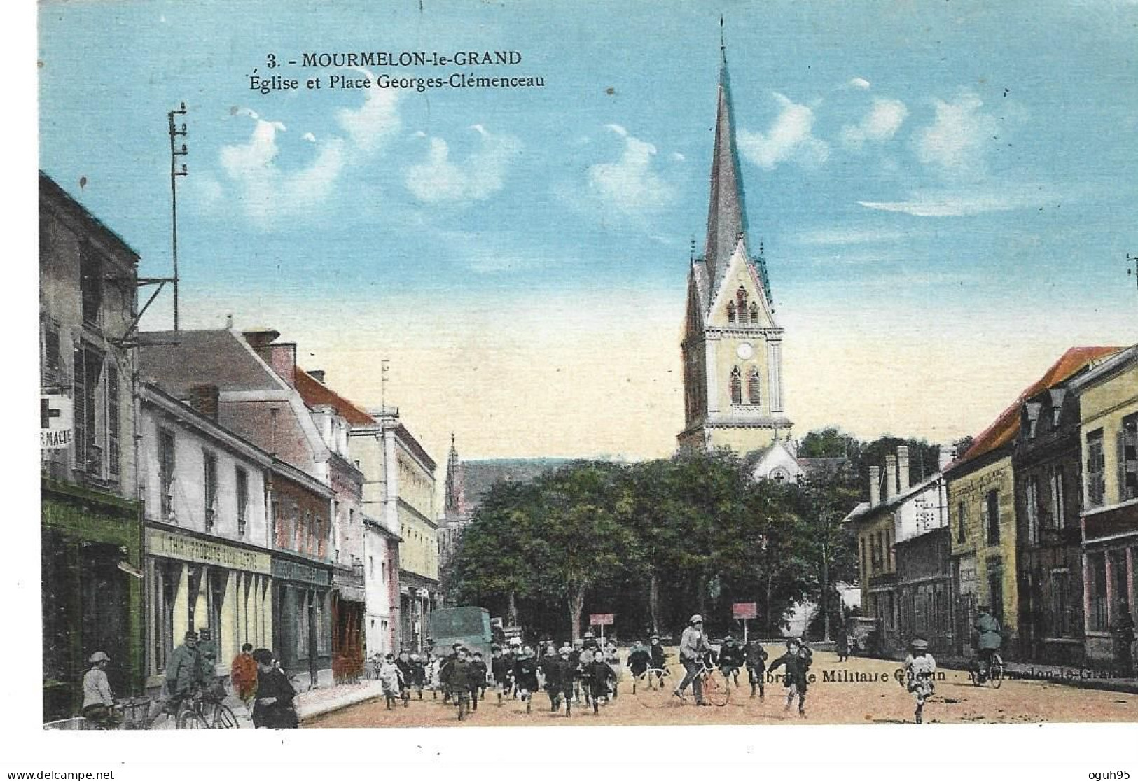 51 - MOURMELON LE GRAND - Eglise Et Place Georges Clémenceau  (très Animée) - Mourmelon Le Grand