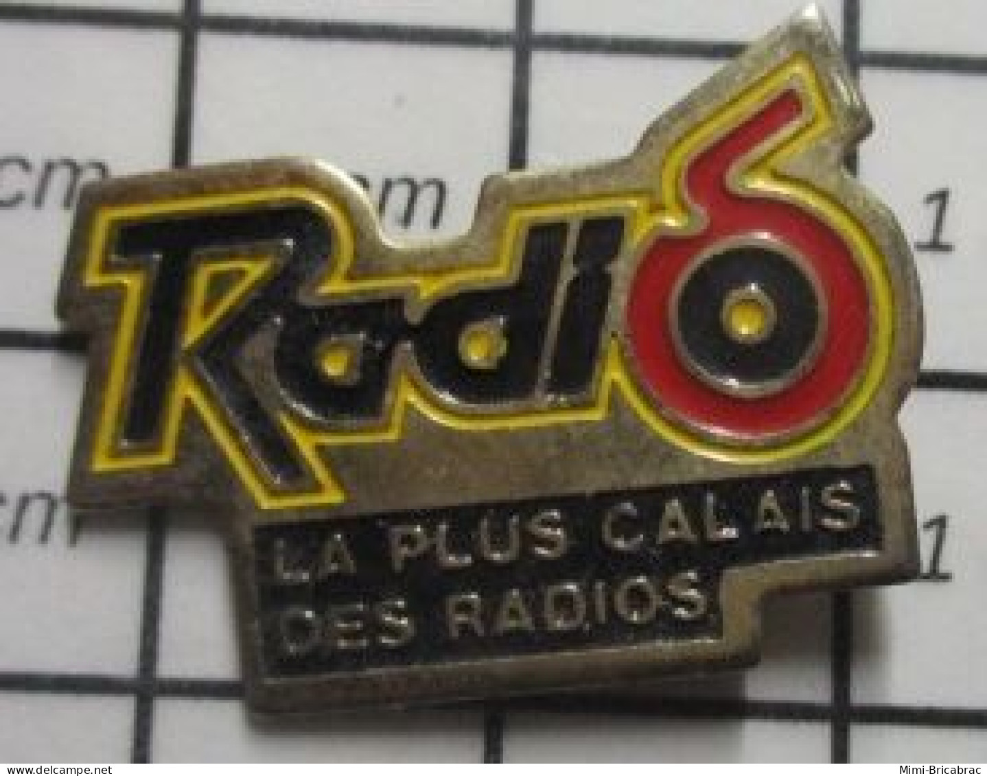 613D Pin's Pins / Beau Et Rare / MEDIAS / RADIO 6 LA PLUS CALAIS DES RADIOS - Medien