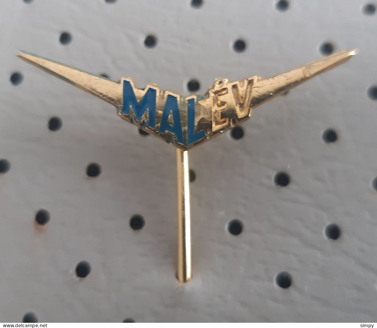 MALEV Hungarian Airlines Aero Transport  Air Carrier Plane Airplain Hungary Pin - Airplanes