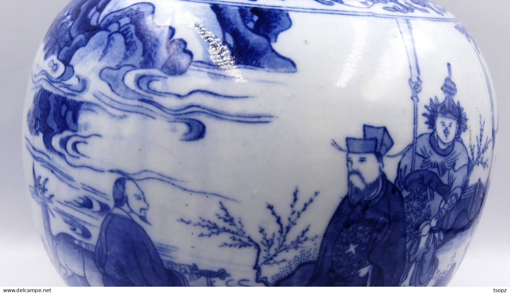 Chine Vase balustre de la Période Republique à décor de paysages
