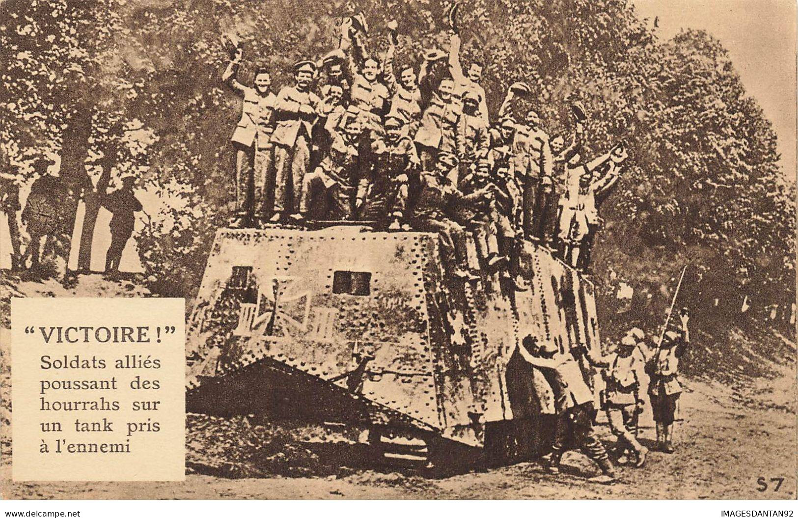 MILITARIA AF#DC705 SOLDATS ALLIES VICTORIEUX SUR UN TANK ENNEMI - Otras Guerras