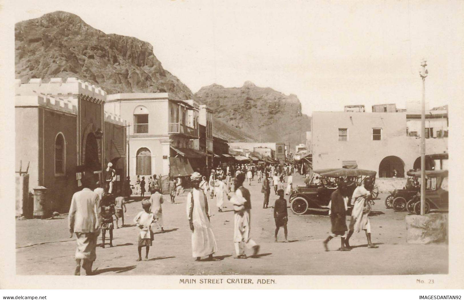 YEMEN AF#DC843 ADEN MAIN STREET CRATER RUE PRINCIPALE DE LA VILLE AUTOMOBILES D EPOQUE - Yémen