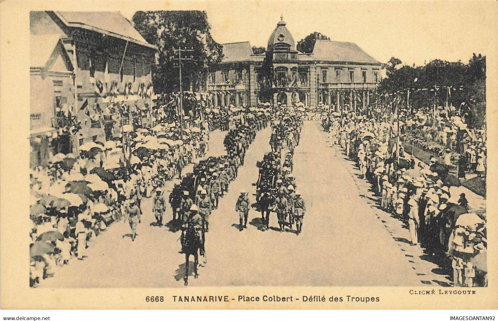 MADAGASCAR AF#DC953 TANANARIVE PLACE COLBERT DEFILE DE TROUPES MILITAIRES - Madagascar