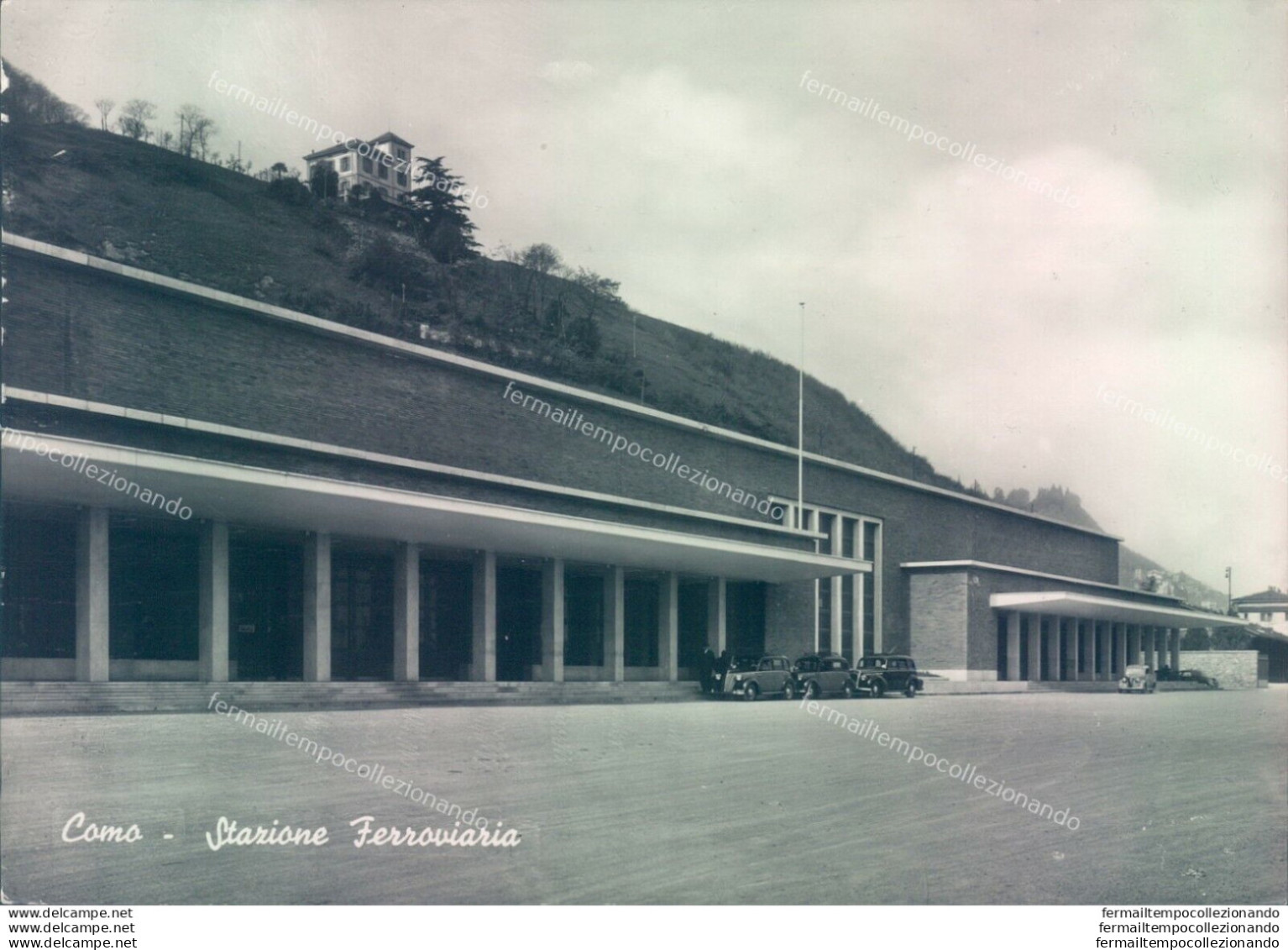 E275 - Cartolina Un Saluto Da  Como Citta' -  Stazione Ferroviaria - Como