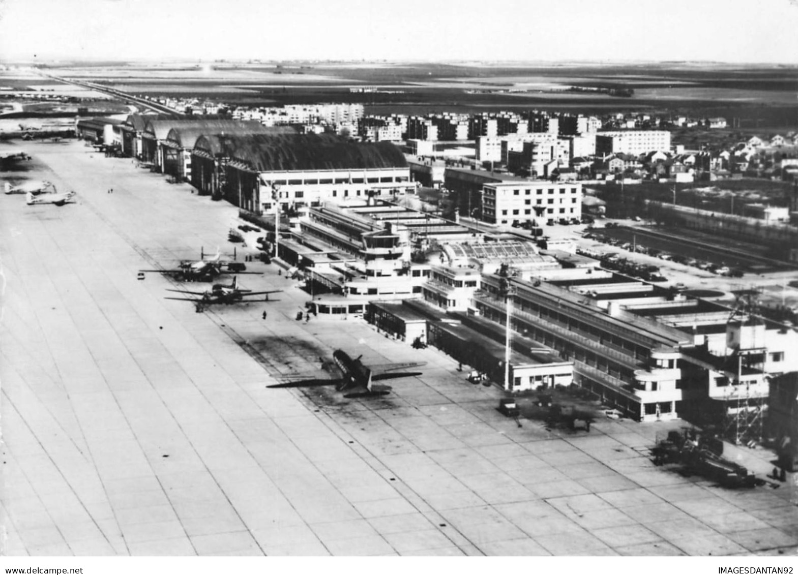 93 LE BOURGET AI#DC913 VUE AERIENNE DE L AEROGARE AVIONS EN STATIONNEMENT - Le Bourget