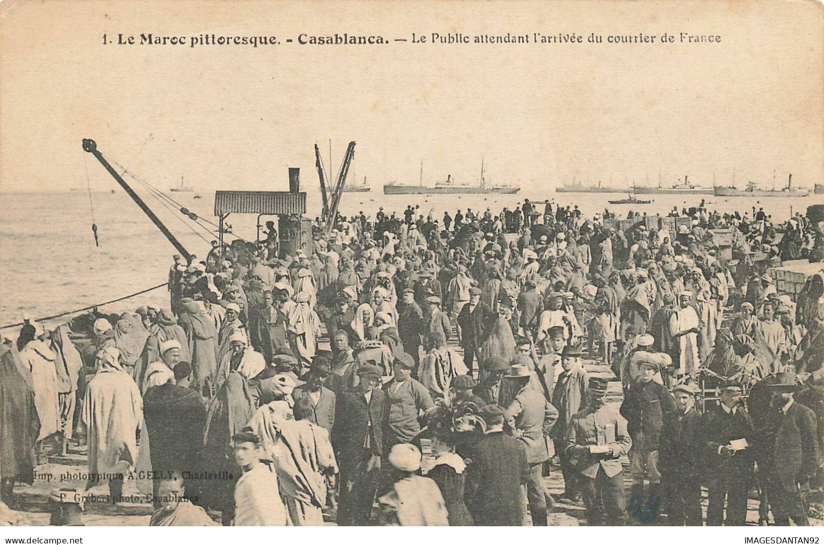 MAROC AM#DC361 CASABLANCA LE PUBLIC ATTENDANT L ARRIVEE DU COURRIER DE FRANCE - Casablanca