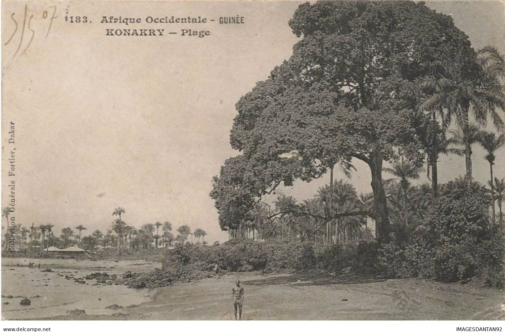 GUINEE  AL#AL00347 KONAKRY LA PLAGE AVEC UN HOMME - Guinea