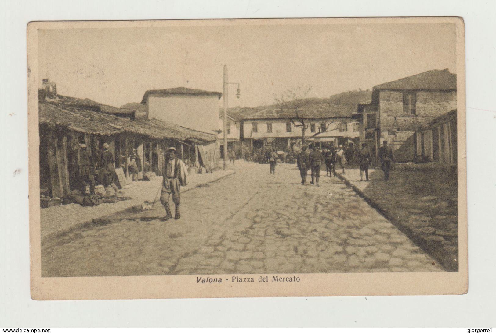 CARTOLINA VALONA - PIAZZA DEL MERCATO - POSTA MILITARE DEL 1917 - ANNULLO CENSURA E AEROPLANI SEZIONE NIEUPORT WW1 - Albanie
