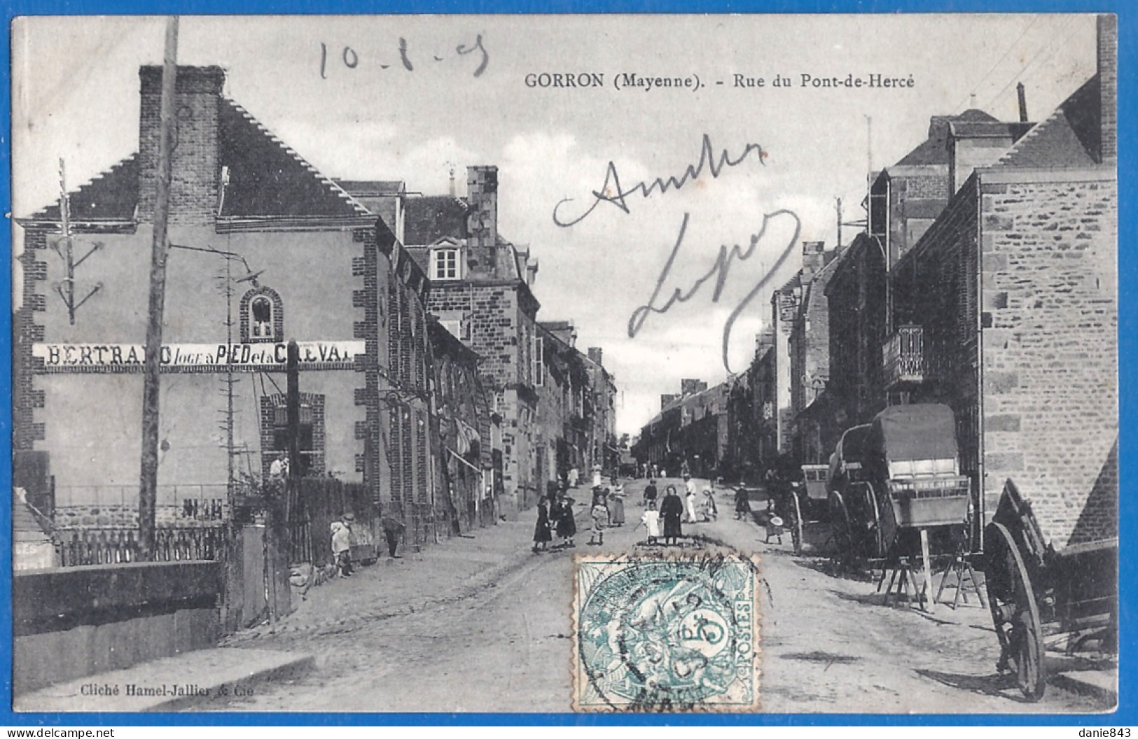 CPA  Vue Rare - MAYENNE - GORON - RUE DU PONT DE HERCÉ - Belle Animation, Charrettes - Gorron