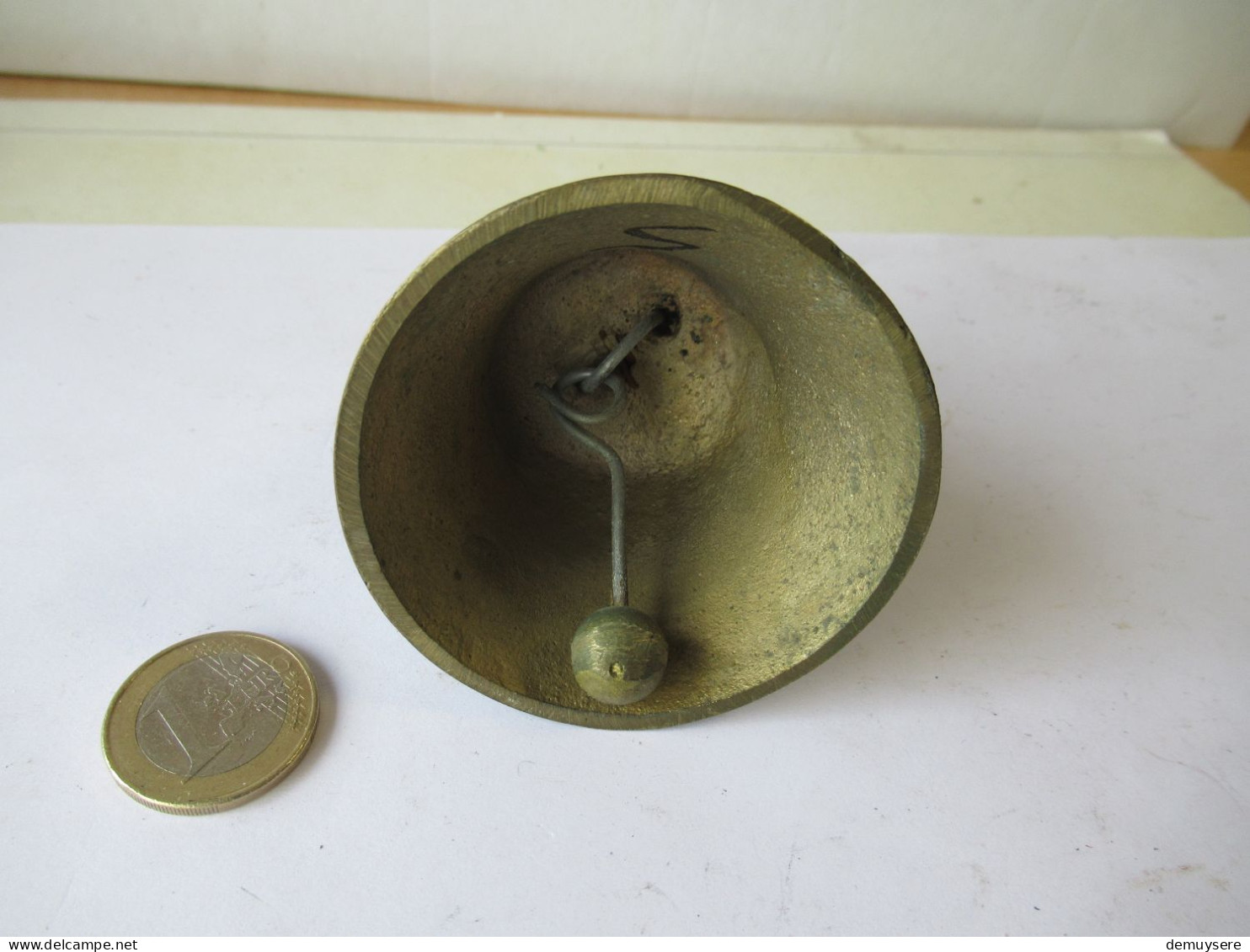 LADE 73 - Oude Klok  - Cloche  Ancienne - Bells