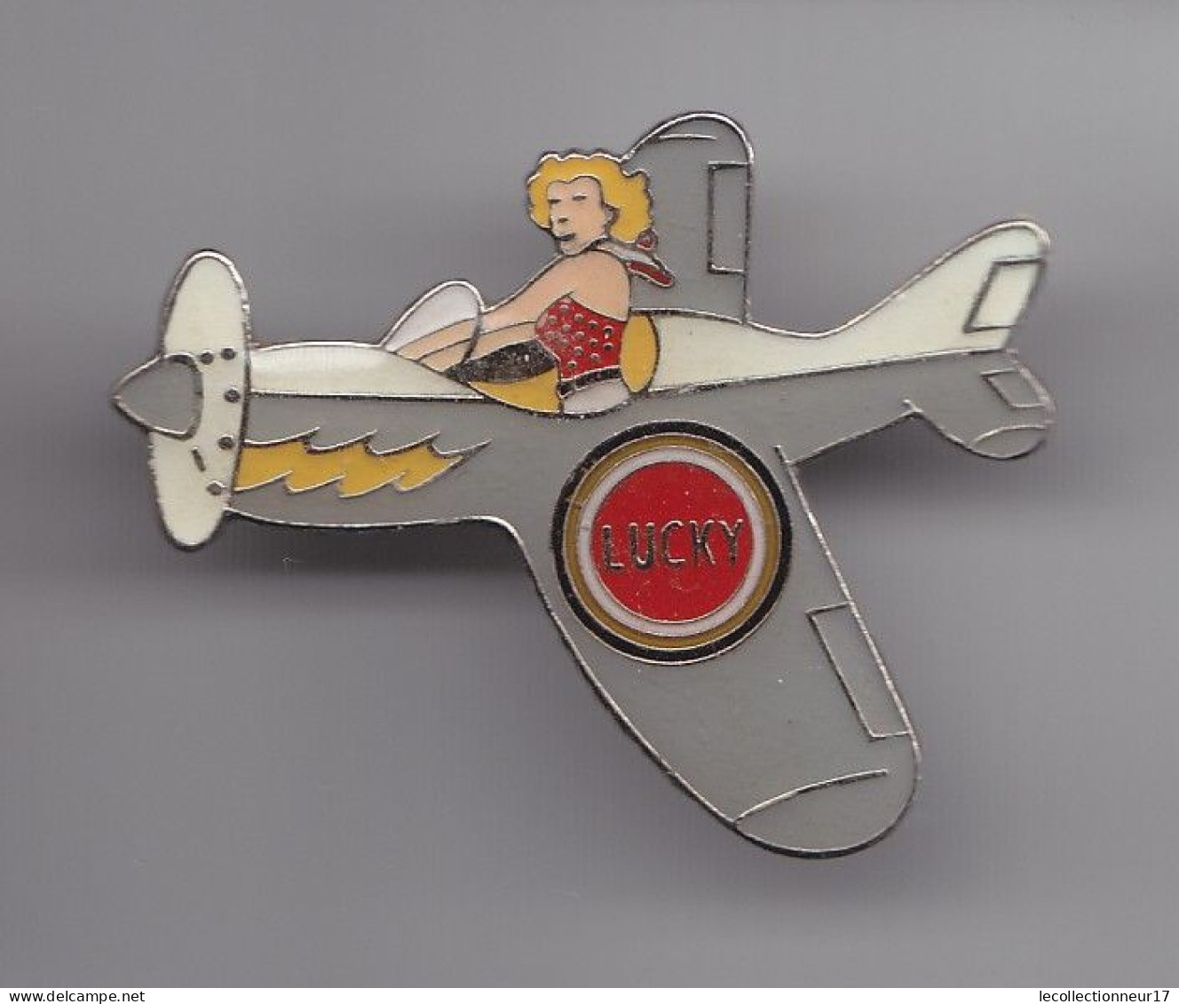 Pin's  Tabac Cigarettes Lucky Pin Ups Avion  Réf 3952 - Sonstige & Ohne Zuordnung