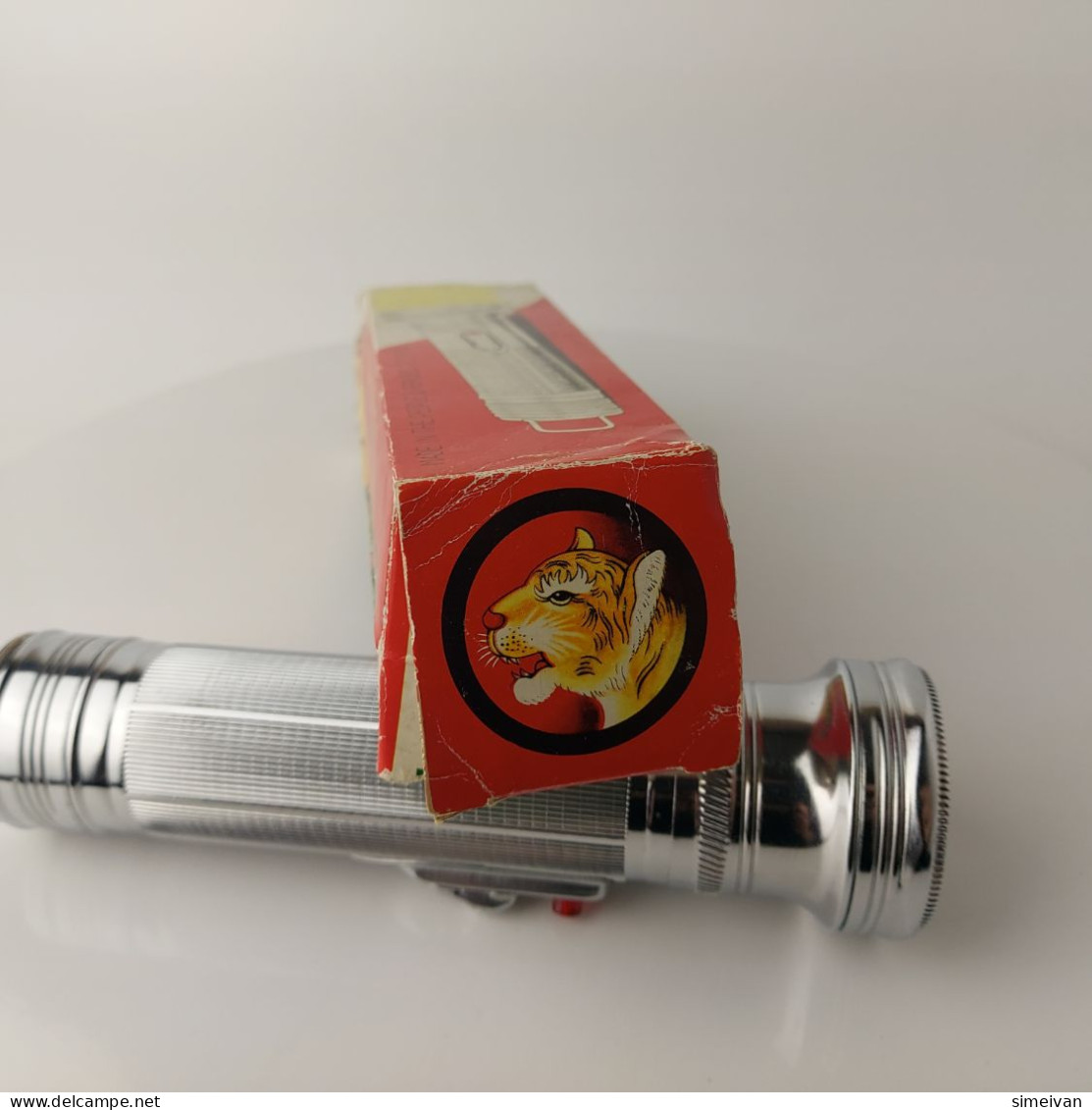 Vintage Chinese Flashlight Tiger Head Brand Tin Metal Hand Lamp #5552