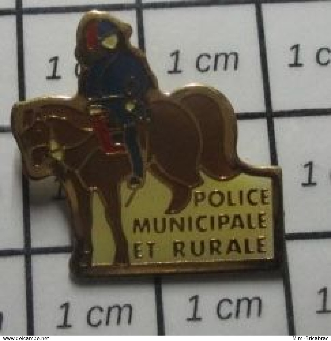 3017 Pin's Pins / Beau Et Rare / POLICE / MUNICIPALE ET RURALE POLICIER A CHEVAL - Police