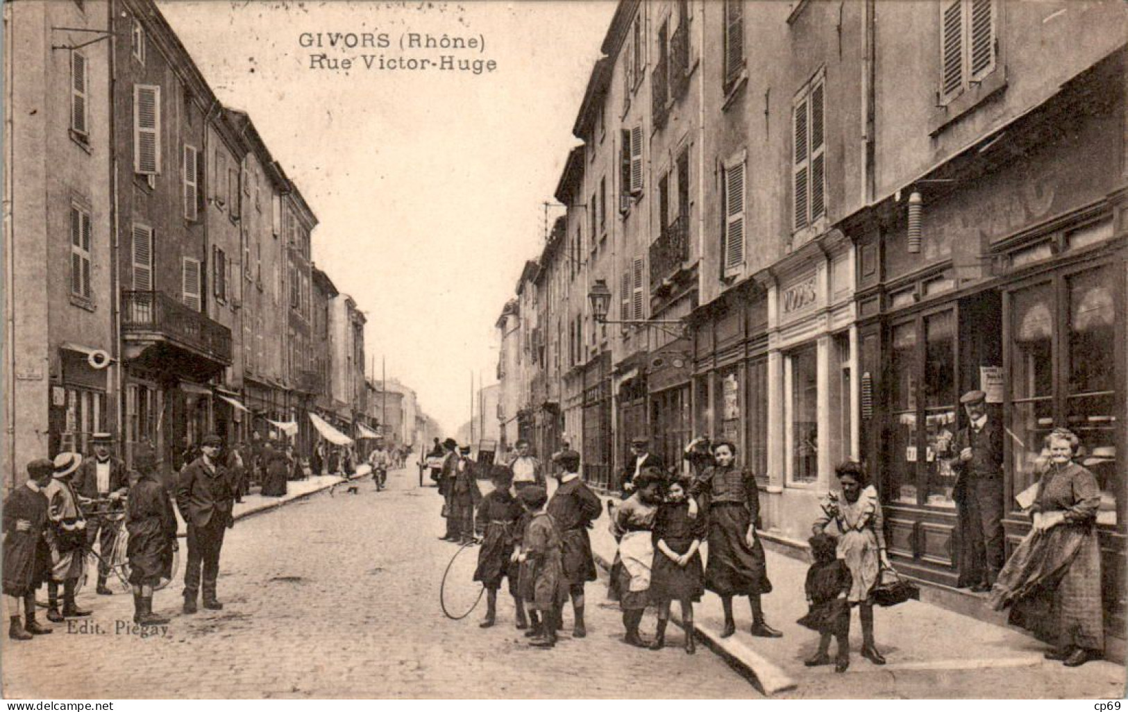 Givors Rue Victor-Hugo Rhône 69700 Cpa Ecrite Au Dos En 1916 En TB.Etat - Givors