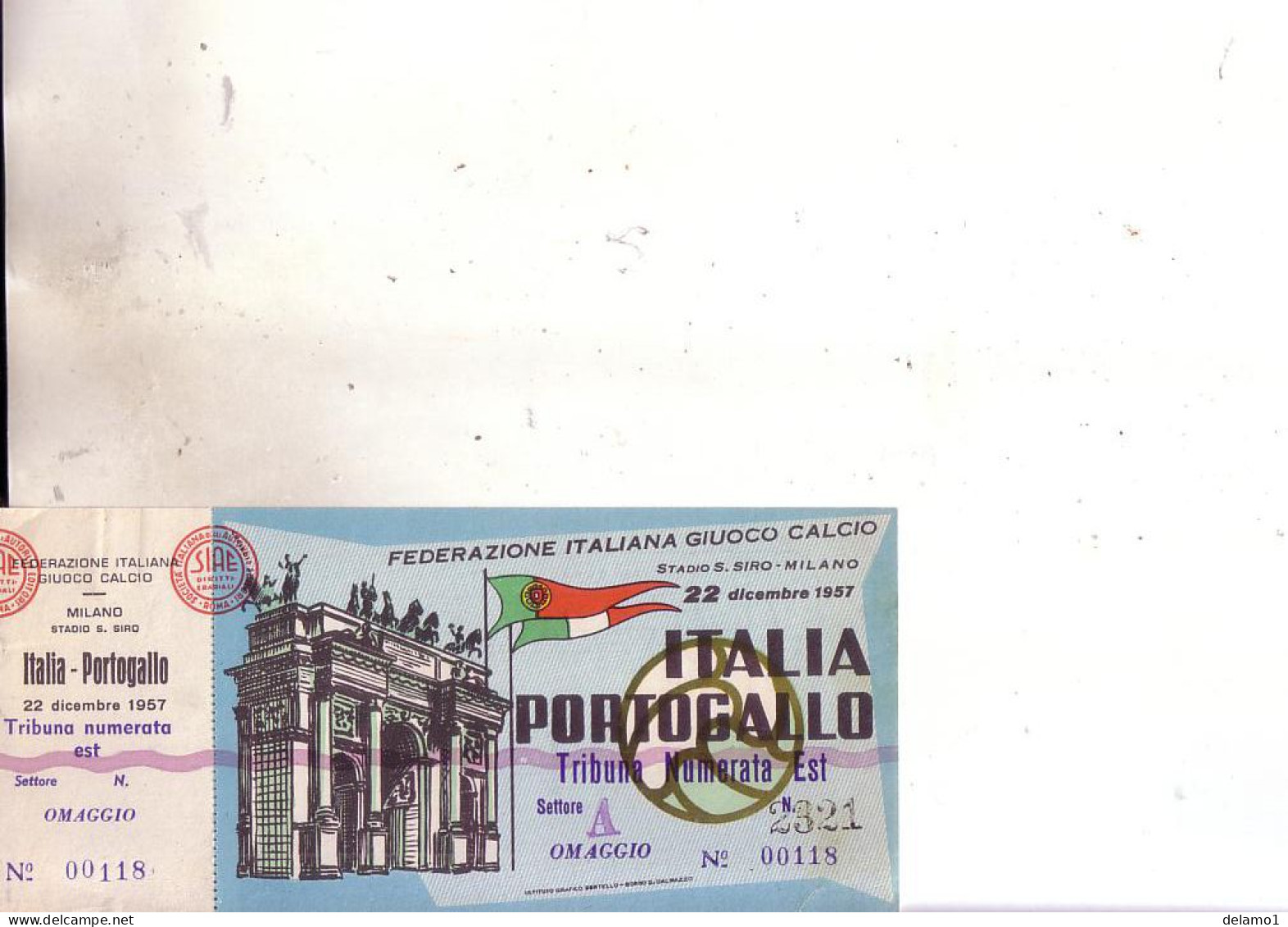 Naz. Di Calcio Italiane.--MILANO-- Biglietto Originale Incontro ---- ITALIA  -- PORTOGALLO 1957 - Bekleidung, Souvenirs Und Sonstige