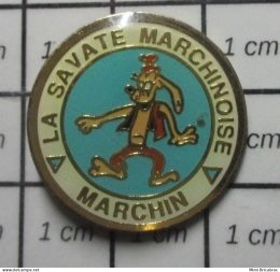 713B Pin's Pins / Beau Et Rare / ASSOCIATIONS / CLUB DE MARCHE LA SAVATE MARCHINOISE MARCHIN BELGIQUE - Asociaciones